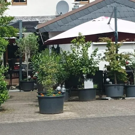 Ferienwohnung Zum Dorfkrug Punderich/ Mosel Апартаменты *